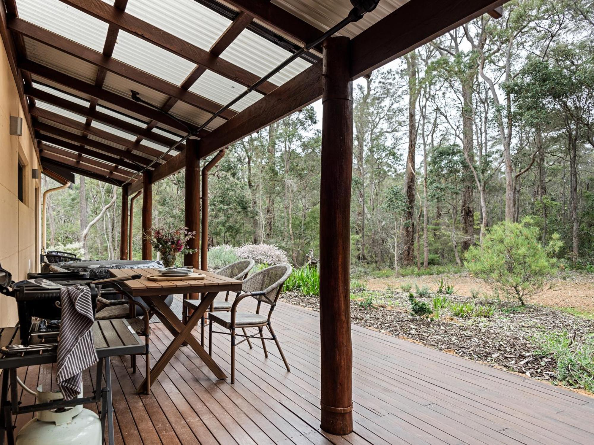 Jarrah Grove Forest Retreat - Adults Only Luxury Chalet Rosa Glen Экстерьер фото